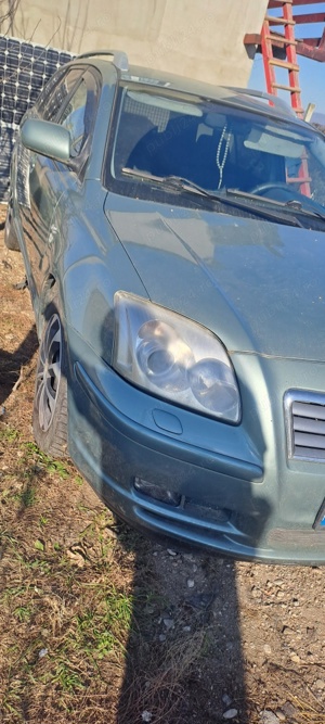 VÂND toyota avensis  - imagine 3