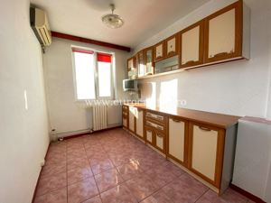 Apartament 3 camere, confort 1 de vânzare în Mangalia , zona: Bvd. 1 Decembrie 1918  - imagine 3