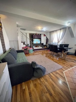 Apartament cu 3 camere semidecomandat 