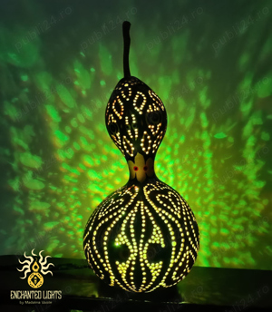 Cadoul unicat perfect! Lampa din tartacuta sculptata si pictata - cu telecomanda - imagine 2