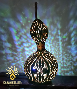 Cadoul unicat perfect! Lampa din tartacuta sculptata si pictata - cu telecomanda - imagine 5