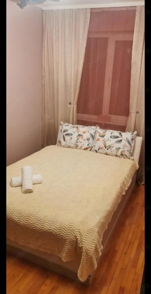 Închiriez apartament 3 