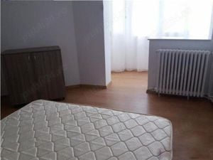 Apartament 3 camere INDEPENDENTEI