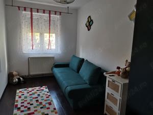 Închiriez apartament cu 4 camere