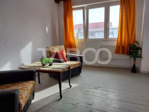 Apartament de vanzare 3 camere 55 mpu etaj 3 Piata Noua Cisnadie - imagine 3