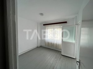 Apartament de vanzare 3 camere 55 mpu etaj 3 Piata Noua Cisnadie - imagine 9