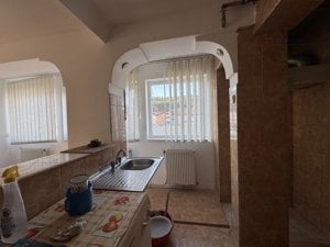 Apartament de 3 camere eficient compartimentat, in centrul orasului Moinesti - imagine 4