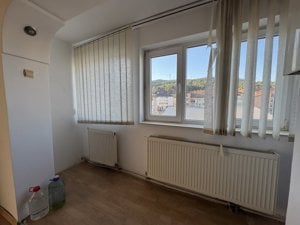 Apartament de 3 camere eficient compartimentat, in centrul orasului Moinesti - imagine 8