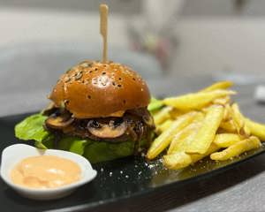 Tag House Burger&Gaming Pub langa Mega Mall