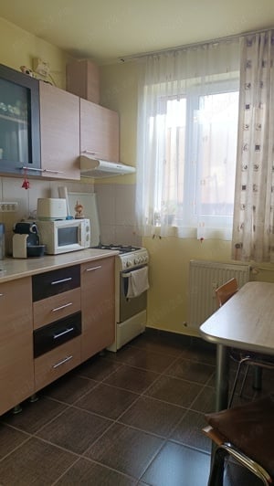 Închiriez apartament 