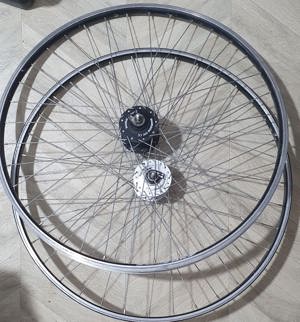 roata fata bicicleta pe 28 cu dinam in butuc shimano