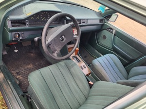 Mercedes 250d w124 E Class Retro - imagine 5