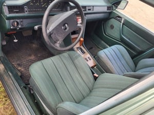 Mercedes 250d w124 E Class Retro - imagine 4