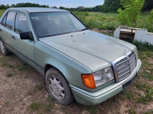 Mercedes 250d w124 E Class Retro - imagine 7
