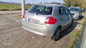 Toyota Auris benzina - imagine 2