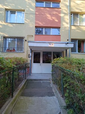 Vand apartament cu 3 camere Str Baba Novac