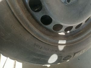 4 roti iarna jante + cauciucuri / anvelope Michelin 205/60/R16 Skoda  - imagine 2
