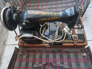 Masina de cusut veche - imagine 3