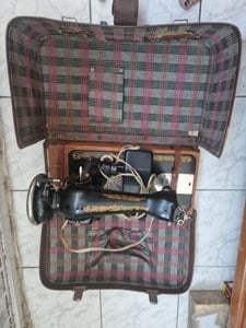 Masina de cusut veche - imagine 1