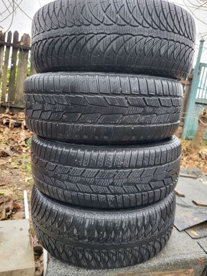 Roți cu anvelope de iarnă