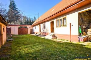 Casa deosebita, renovata exterior, in centrul localitatii Holbav, Brasov - imagine 7