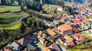 Casa deosebita, renovata exterior, in centrul localitatii Holbav, Brasov - imagine 16