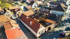 Casa deosebita, renovata exterior, in centrul localitatii Holbav, Brasov - imagine 18