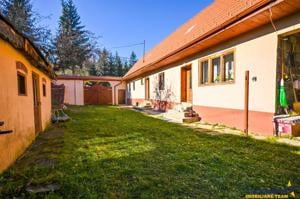 Casa deosebita, renovata exterior, in centrul localitatii Holbav, Brasov - imagine 13