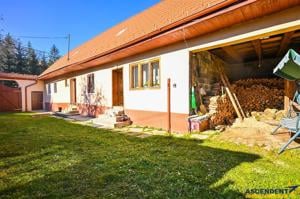 Casa deosebita, renovata exterior, in centrul localitatii Holbav, Brasov - imagine 17