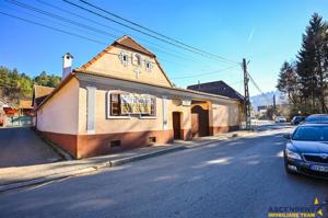 Casa deosebita, renovata exterior, in centrul localitatii Holbav, Brasov - imagine 2