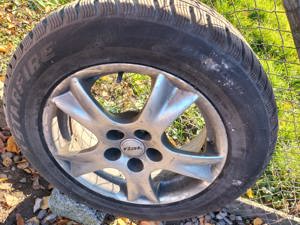 Vând patru anvelope de iarnă cu jantă dimensiune 215 / 60 R 16