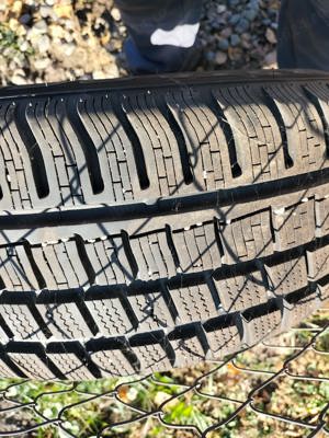 Vând patru anvelope de iarnă cu jantă dimensiune 215 / 60 R 16 - imagine 2