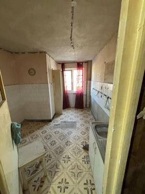 PROPRIETAR vând apartament cu 3 camere Et.1 ,Aleea Ioan Slavici Bl 49 - imagine 3