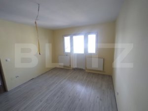 Apartament 3 camere,2 bai,balcon,60mp,semidecomandat,renovat ,oras Beclean - imagine 2