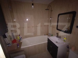 Apartament 3 camere,2 bai,balcon,60mp,semidecomandat,renovat ,oras Beclean - imagine 6