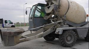 SUPER PRET! Betoniera cu auto-incarcare pe 4 roti de inchiriat - imagine 3