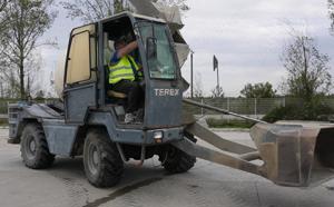 SUPER PRET! Betoniera cu auto-incarcare pe 4 roti de inchiriat - imagine 2