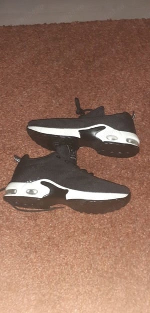 Pantofi sport nr 36.