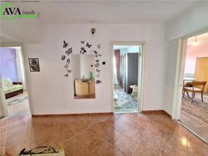 Apartament 3 camere decomandat, etaj 4 Narcisa Bacau - imagine 4