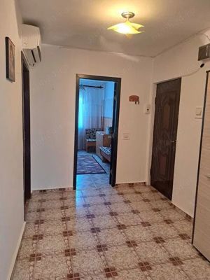 Apartament cu 3 camere, strada Al.Grivita -Scoala 8 - imagine 4