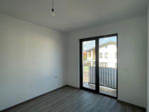 Duplex despartit prin garaj - 5 camere - Superpozitie - Mosnita Noua - imagine 12