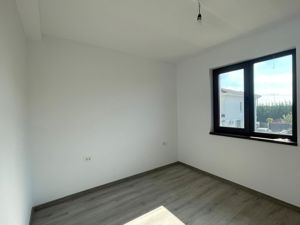 Duplex despartit prin garaj - 5 camere - Superpozitie - Mosnita Noua - imagine 16