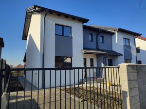 Sacalaz, 1/2 Duplex P+M 4 Camere,2 Bai,Terasa Acoperita - imagine 2