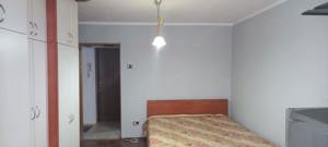 închiriez apartament cu 2 dormitoare in cartierul Vasile Aaron. - imagine 2