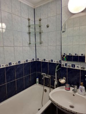 Închiriez apartament cu 2 camere decomandat - imagine 7