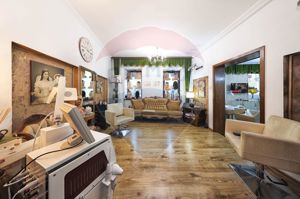 Post de lucru in salon de  infrumusetare,Ultracentral! - imagine 3