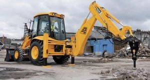 inchiriez buldoexcavator cu picon