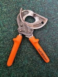 cleste taiat cabluri curent