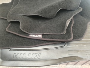 Vind covorase  plus tavita Toyota Corolla si Hilux 