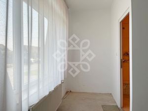 Apartament la casa de vanzare 88 mp si curte proprie in Iosia - imagine 7